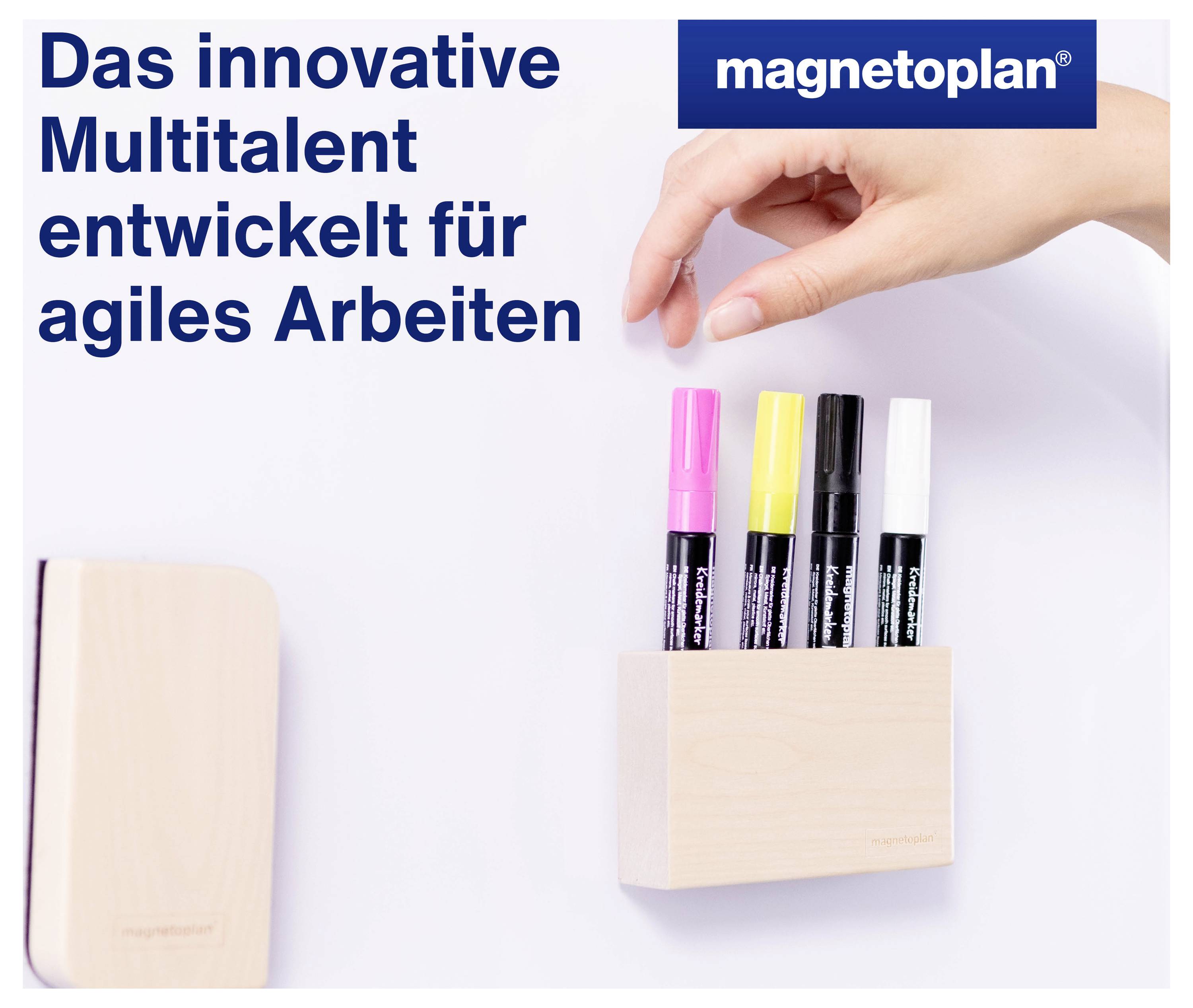 'Il talento versatile e innovativo sviluppato per il lavoro agile.' Quattro penne in un supporto di legno a parete, una mano le afferra.