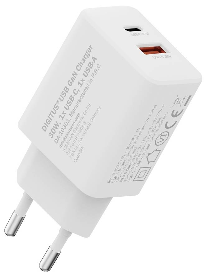 Un caricabatterie USB bianco con spina EU, dotato di due porte: una USB-C e una USB-A, etichettato con specifiche di potenza e icone di sicurezza.