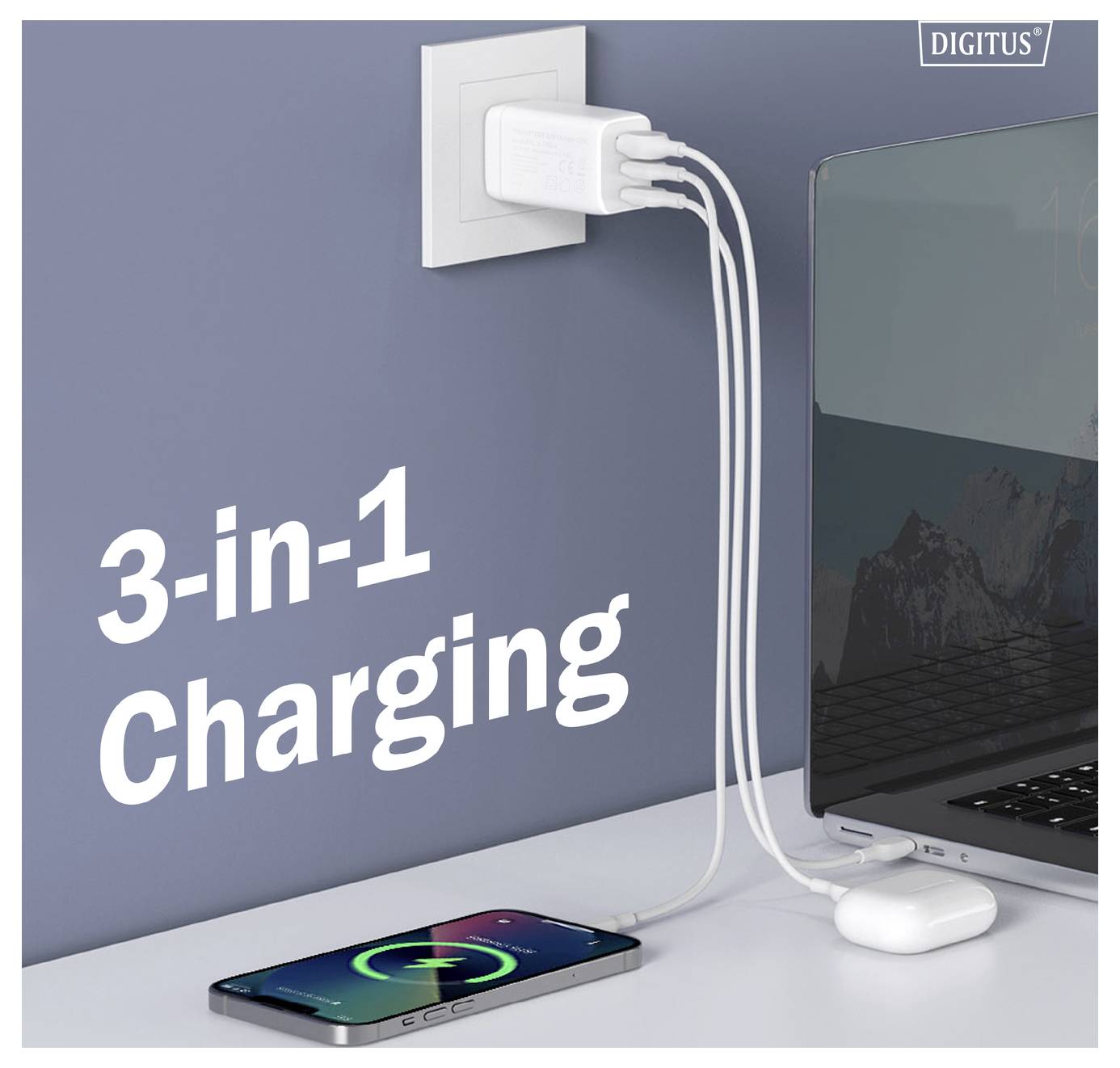 Un setup di ricarica 3-in-1 con un adattatore da parete connette uno smartphone, AirPods e un laptop, mostrando la capacità di ricarica simultanea.