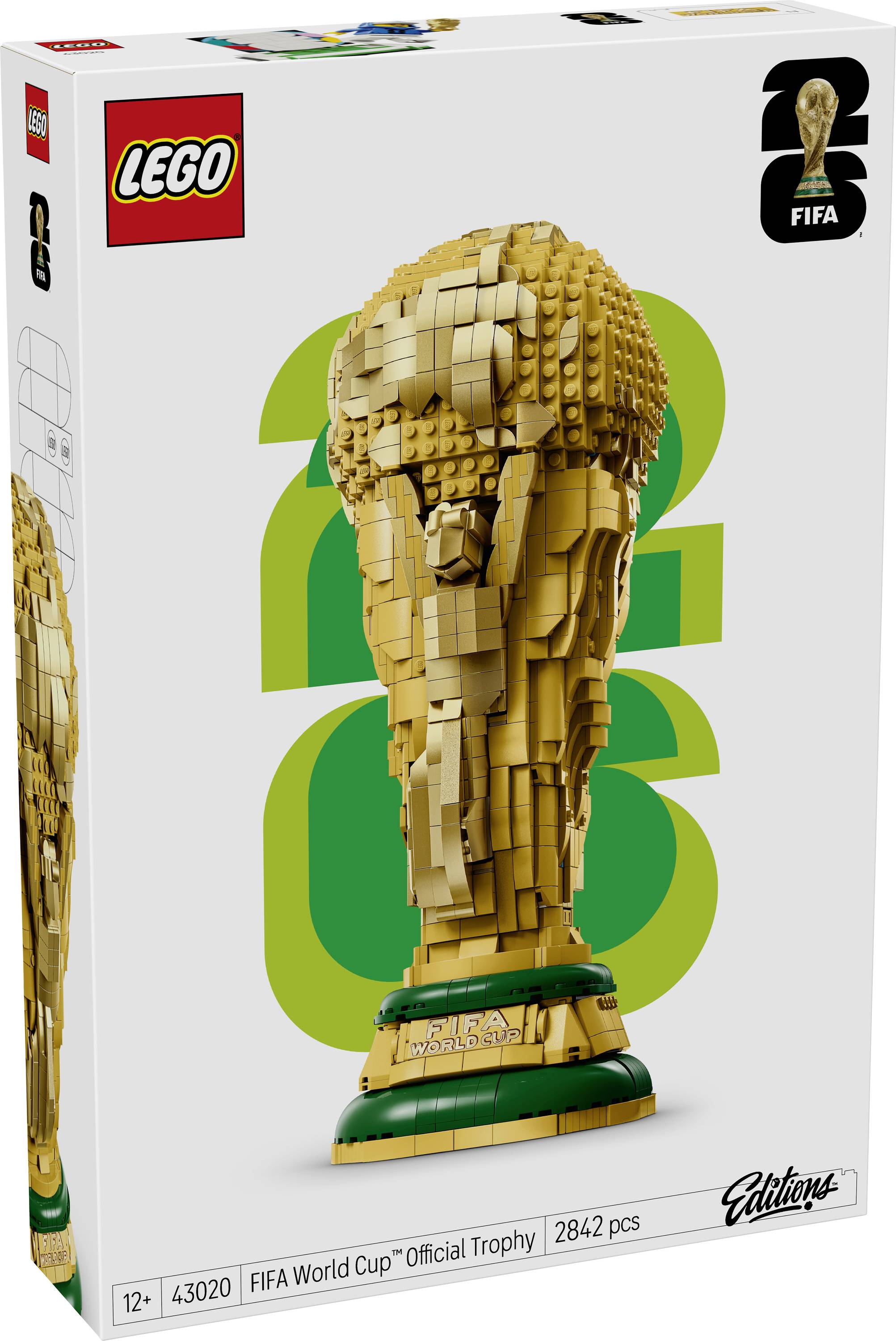 Set LEGO che raffigura il Trofeo della Coppa del Mondo FIFA con il testo "2842 pcs" sulla scatola. Set per età 12+. Il trofeo è nei colori oro e verde.