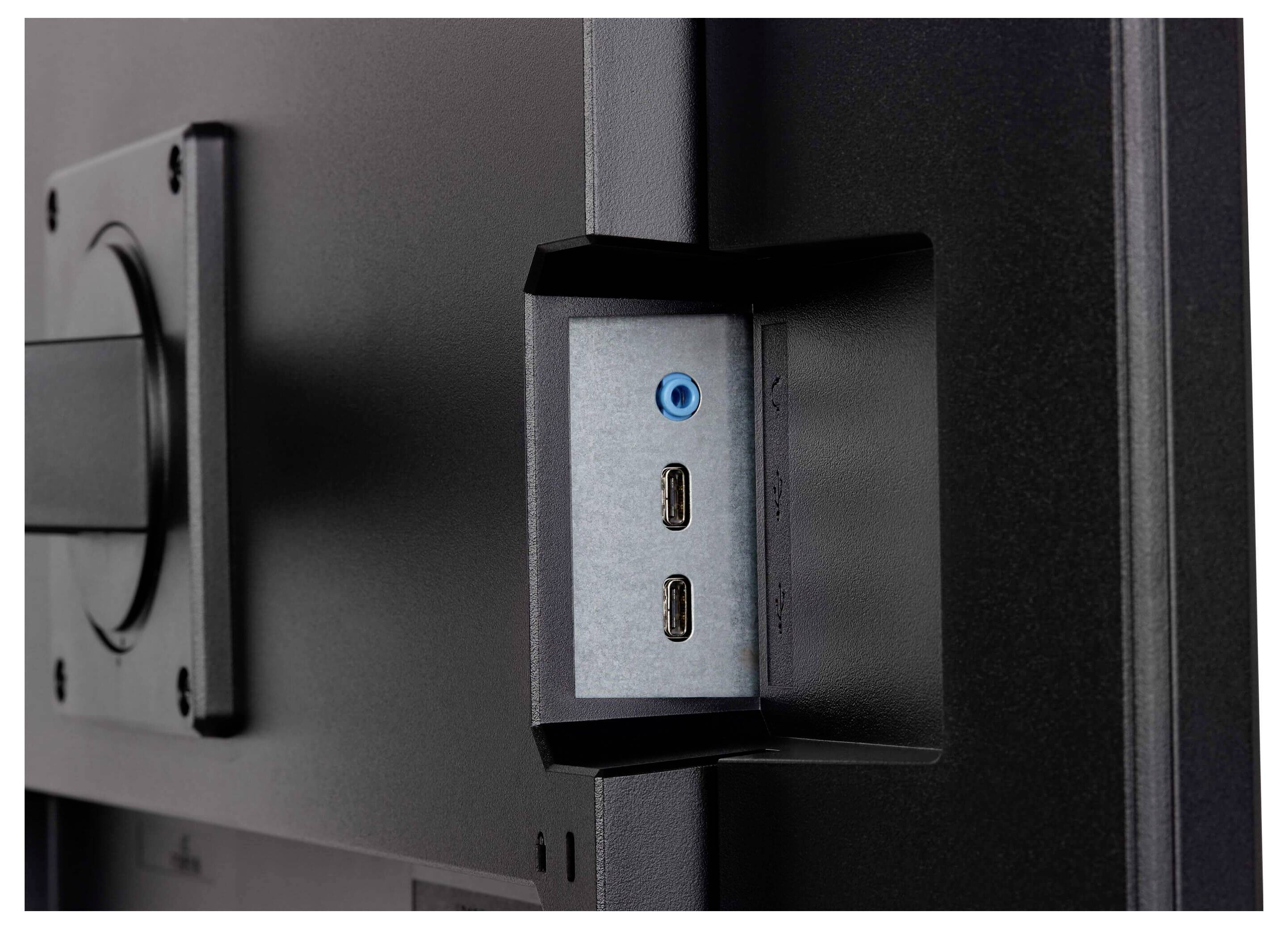 Porte sul lato di un monitor per computer, incluse due porte USB-C e una presa audio.