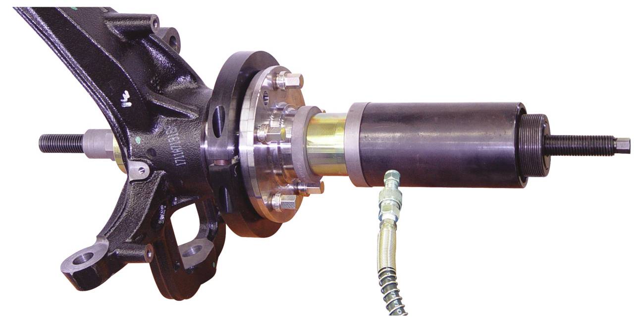 Braccio CMM senza supporto fisso per il controllo dimensionale nei sistemi di sospensione dei veicoli, illustrante i componenti di attacco e misurazione.