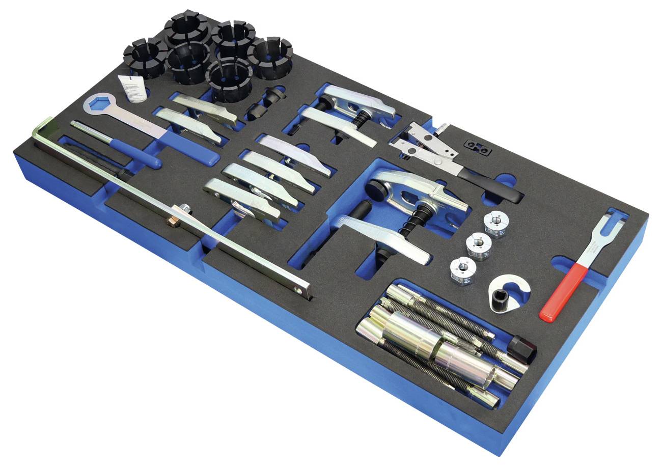 Pinze con manico rosso e meccanismo regolabile, utilizzate per serrare o afferrare saldamente gli oggetti.