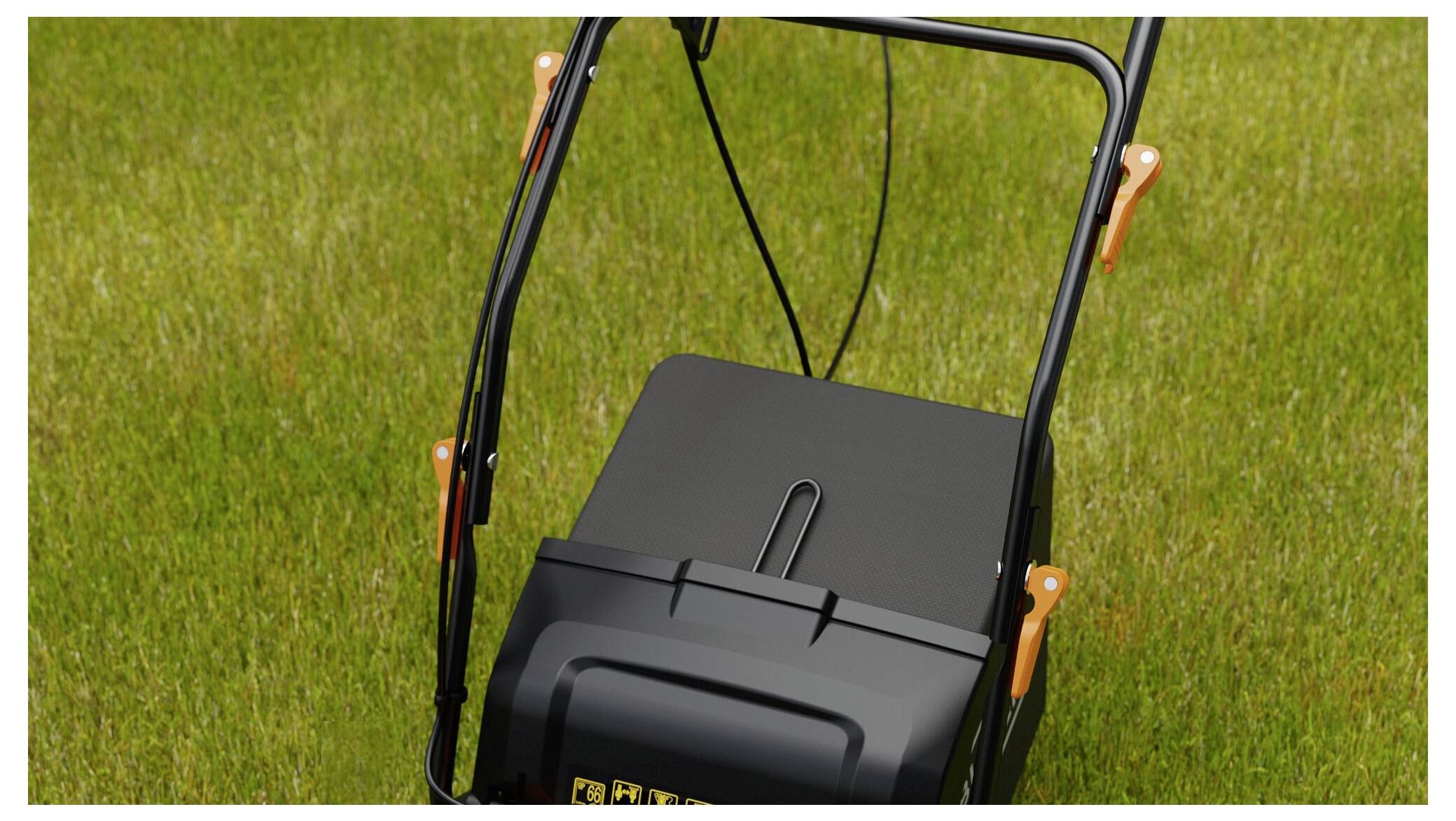 Un tosaerba nero con dettagli arancioni riposa su un prato di erba verde, visto dall'alto.