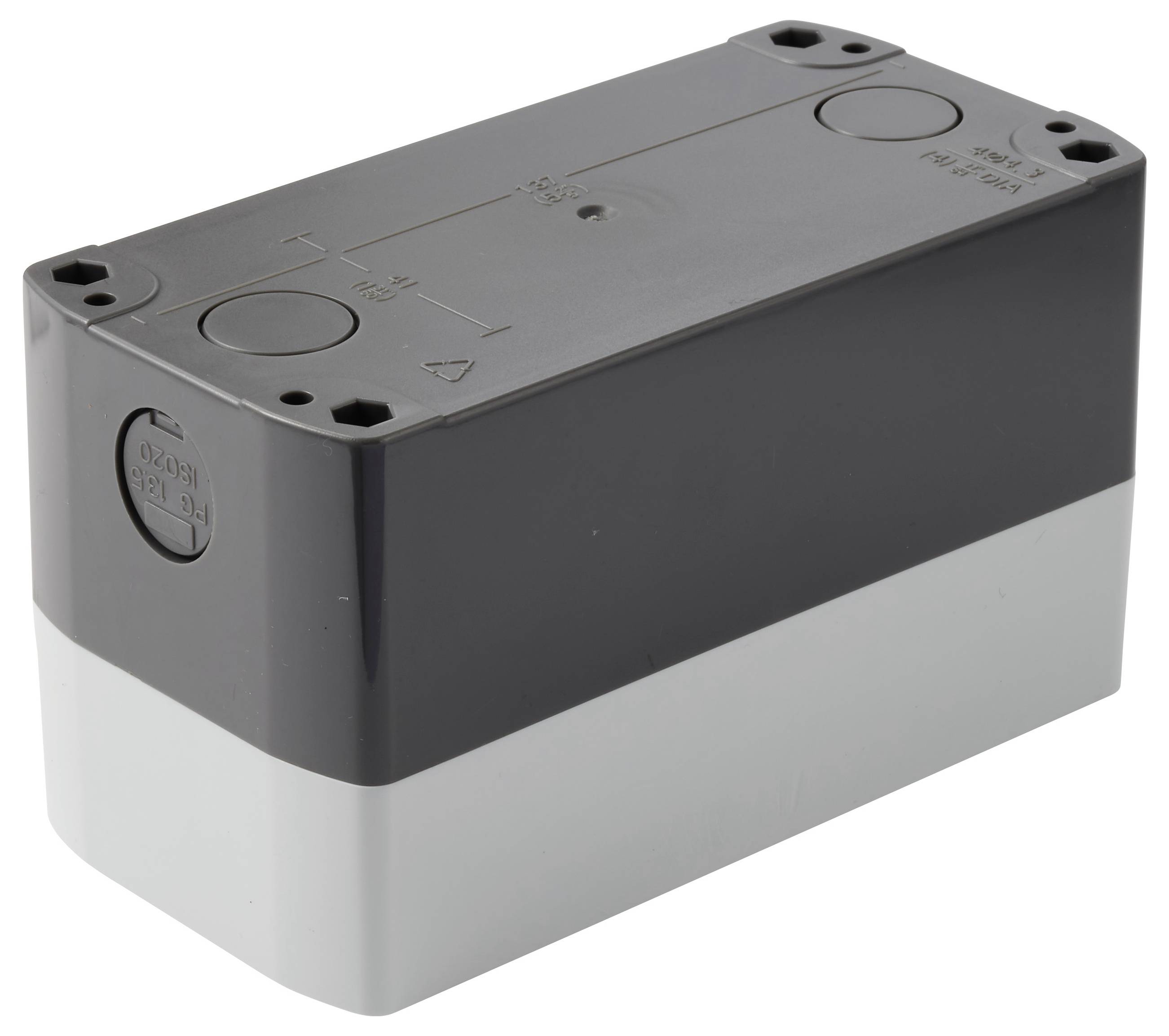 Un involucro elettrico rettangolare grigio a due toni o scatola simile a una batteria mostrato isolatamente su uno sfondo bianco.