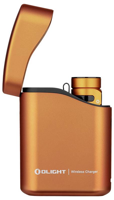 Una custodia per caricabatterie wireless arancione con il coperchio aperto che rivela un oggetto cilindrico compatto all'interno, marchiato 'Olight'.
