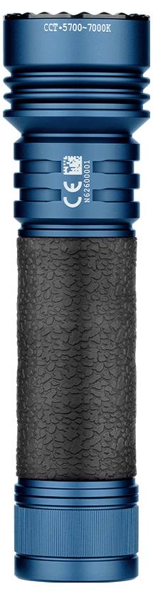 Una torcia blu con impugnatura nera texturizzata, etichettata "CCT: 5700~7000K", che mostra il marchio CE e i simboli di conformità.