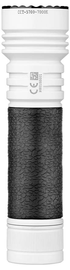 Una torcia bianca e nera con impugnatura strutturata, etichettata "CCT: 5700-7000K", che indica il suo intervallo di temperatura di colore.