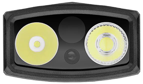 Una testata di torcia rettangolare con due lenti LED principali, una liscia e una con riflettore texturizzato, entrambe illuminate ed emittenti luce.