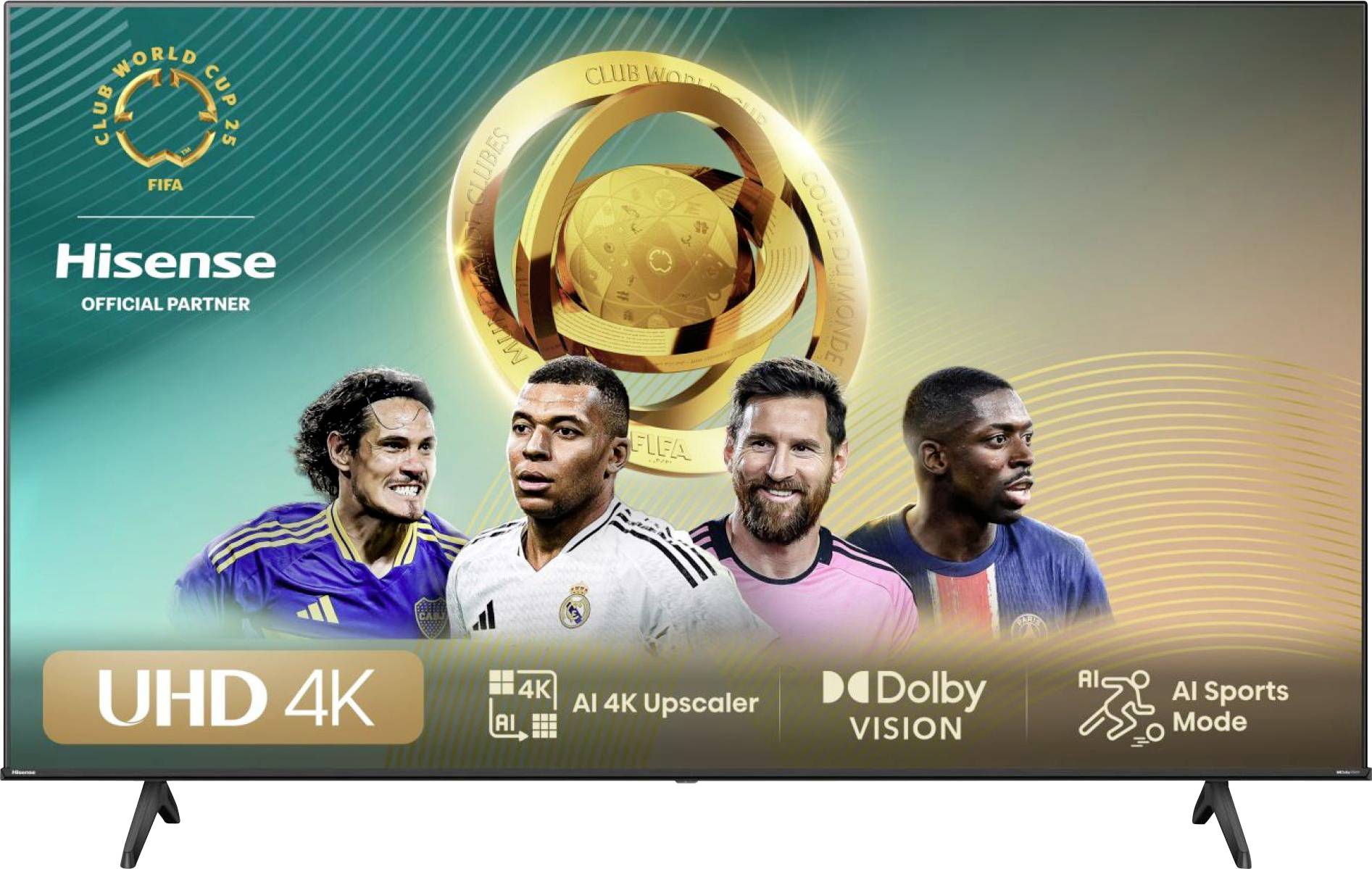 Una TV Hisense che visualizza contenuti promozionali per la FIFA Club World Cup, con quattro giocatori di calcio e testo riguardante le funzionalità UHD 4K e AI.