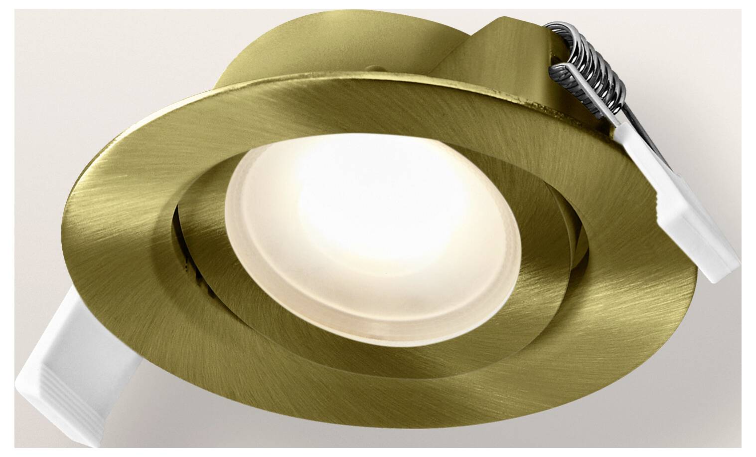 Una luce da soffitto incassata con cornice circolare dorata e interno bianco, progettata per direzione della luce regolabile.