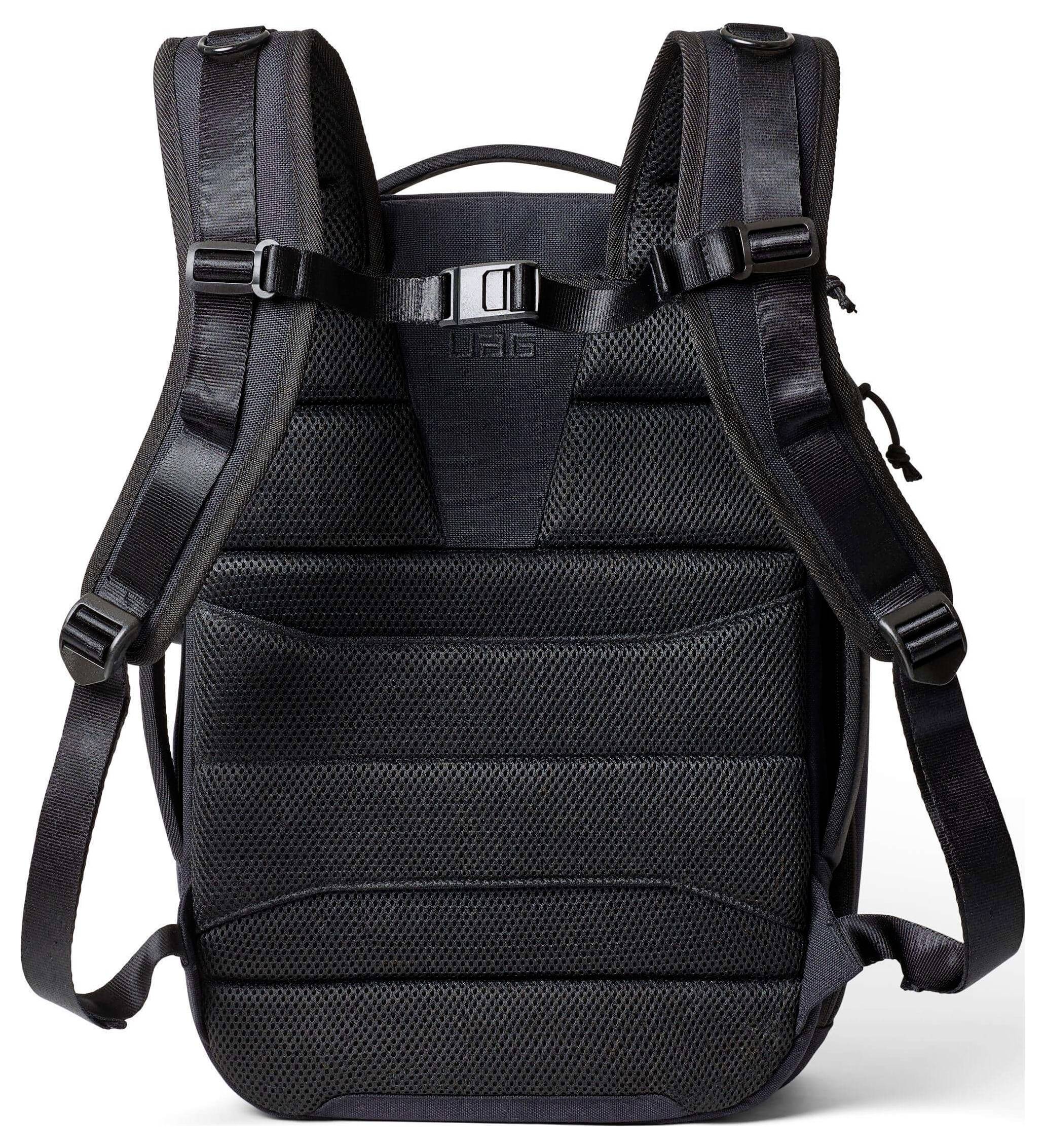 Uno zaino UAG nero con tracole imbottite e un pannello posteriore con texture, progettato per il comfort e il supporto.