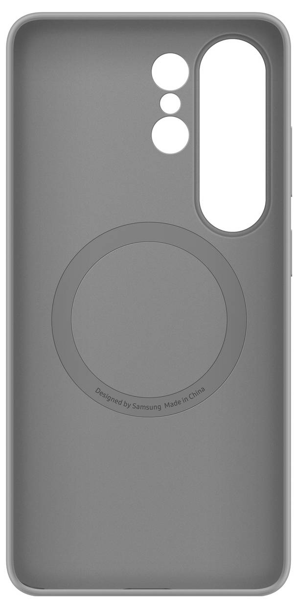 Custodia per telefono grigia con scritto sul retro "Designed by Samsung Made in China", caratterizzata da ritagli per la fotocamera e i sensori e un marchio di design circolare.