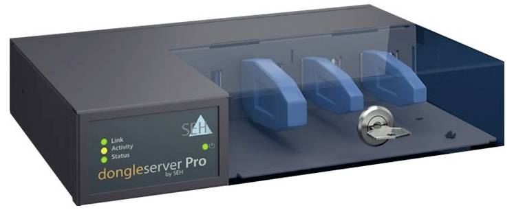 Un server dongle con tre porte USB, un logo SEH e spie luminose etichettate "Link", "Activity" e "Status" sul pannello frontale.