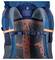 Zaino con imbottitura in mesh ergonomica, cinghie blu, dettagli arancioni e logo a goccia d'acqua, progettato per comfort e supporto.
