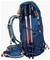Uno zaino da trekking blu con dettagli arancioni, equipaggiato con bastoni da trekking fissati ai cinturini laterali.