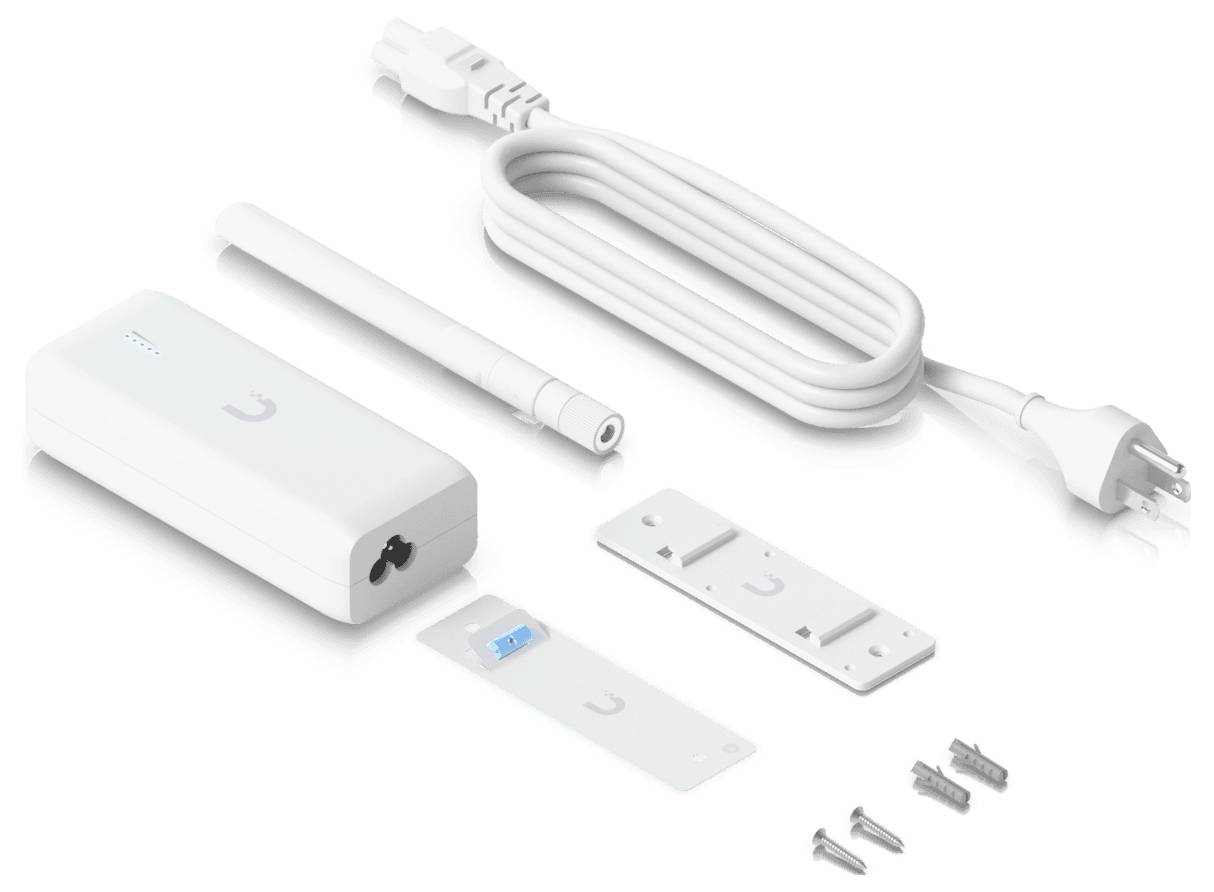 Protezione da sovratensione Ethernet da interno con cavi, viti e kit di montaggio, progettata per proteggere le apparecchiature di rete da sovratensioni.