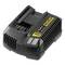 Caricabatterie Stanley FatMax con indicatori '12V' e '20V', compatibile con batterie V20 Li-Ion, dotato di prese di ventilazione.