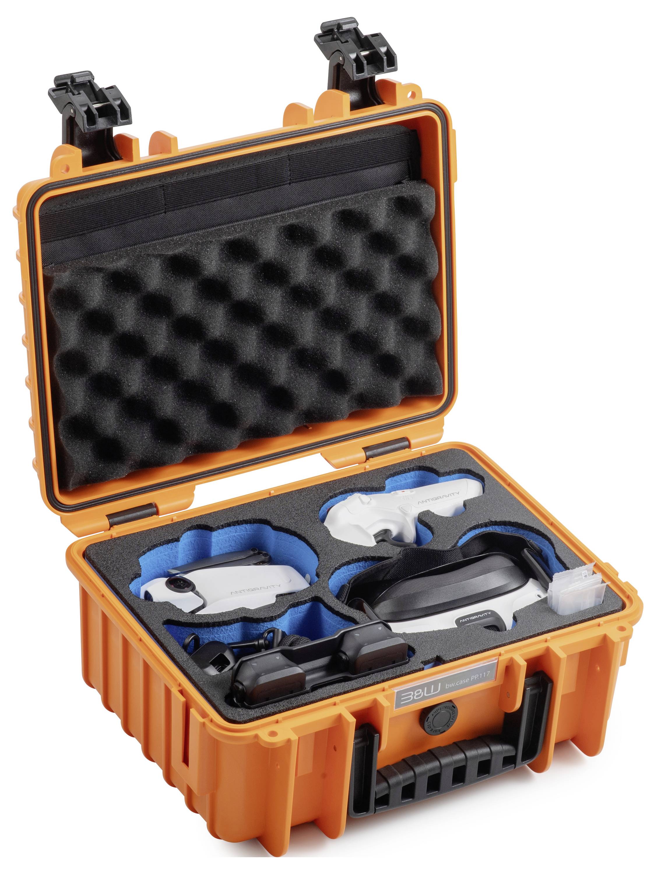 Una custodia per attrezzature arancione aperta contiene un drone e gli accessori in vani personalizzati in schiuma, illustrando l'archiviazione sicura e la portabilità.