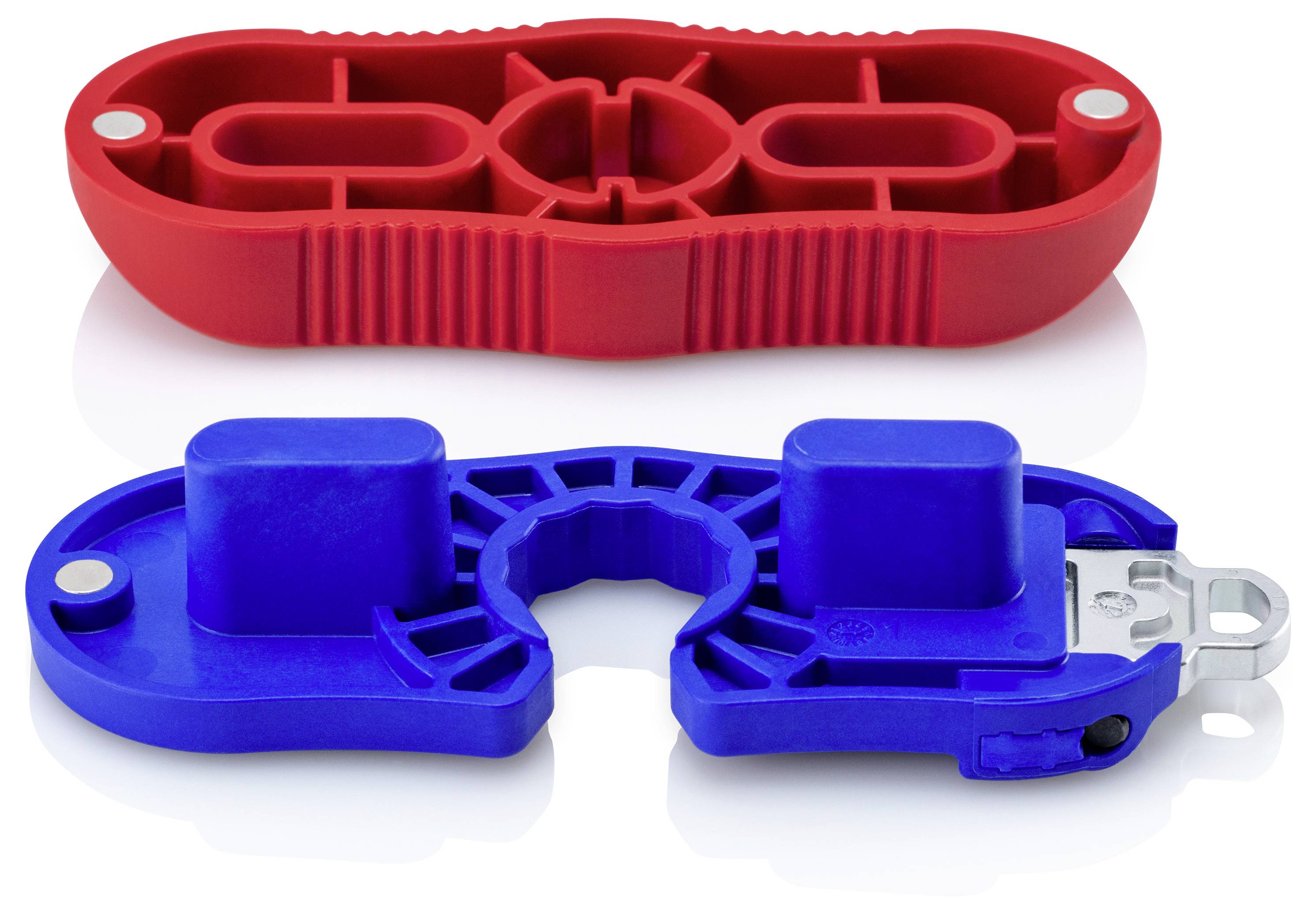 Due staffe o supporti automobilistici in plastica, uno rosso e uno blu, mostrati su uno sfondo bianco.