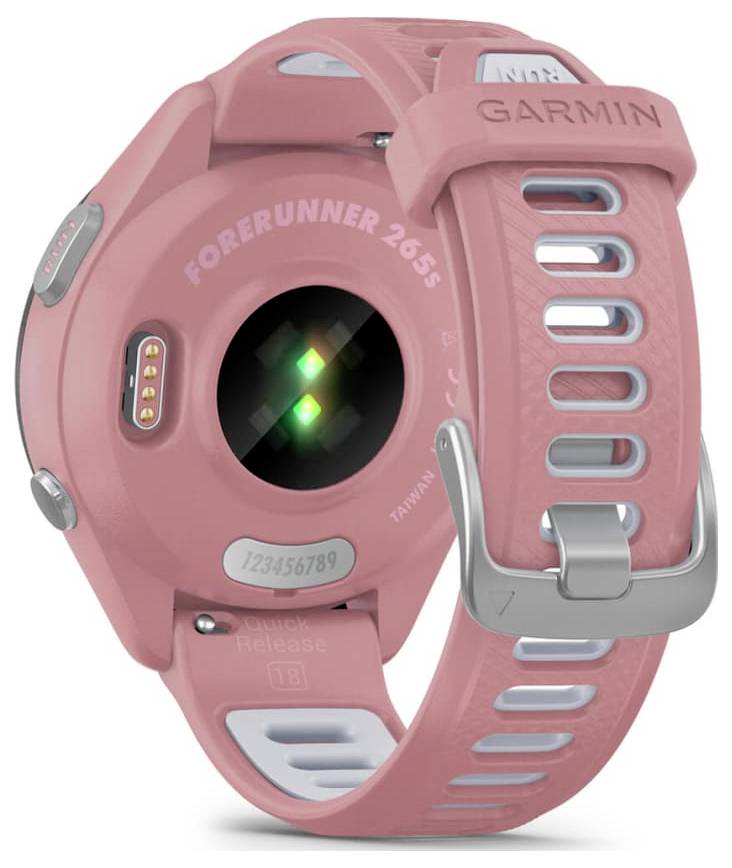 Vista posteriore di uno smartwatch Garmin Forerunner 265S rosa con cinturino in silicone, che mostra le luci del sensore della frequenza cardiaca e la fibbia.