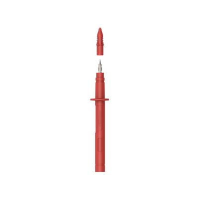 Penna tester di tensione rossa con cappuccio rimovibile sospeso sopra la sonda metallica esposta su sfondo bianco.