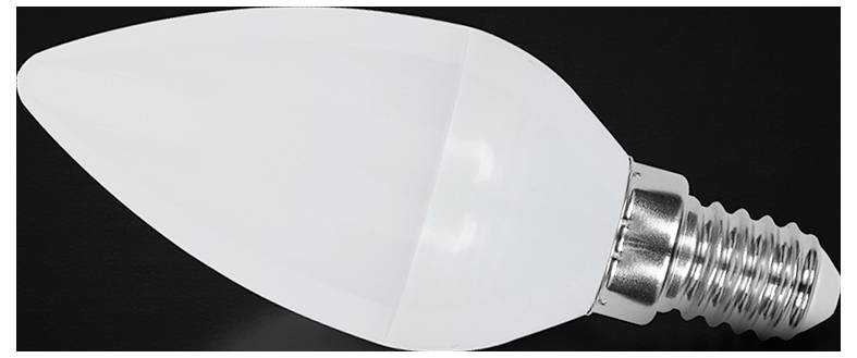 Primo piano di una lampadina LED bianca su uno sfondo scuro, mostrata orizzontalmente con la base filettata a destra.