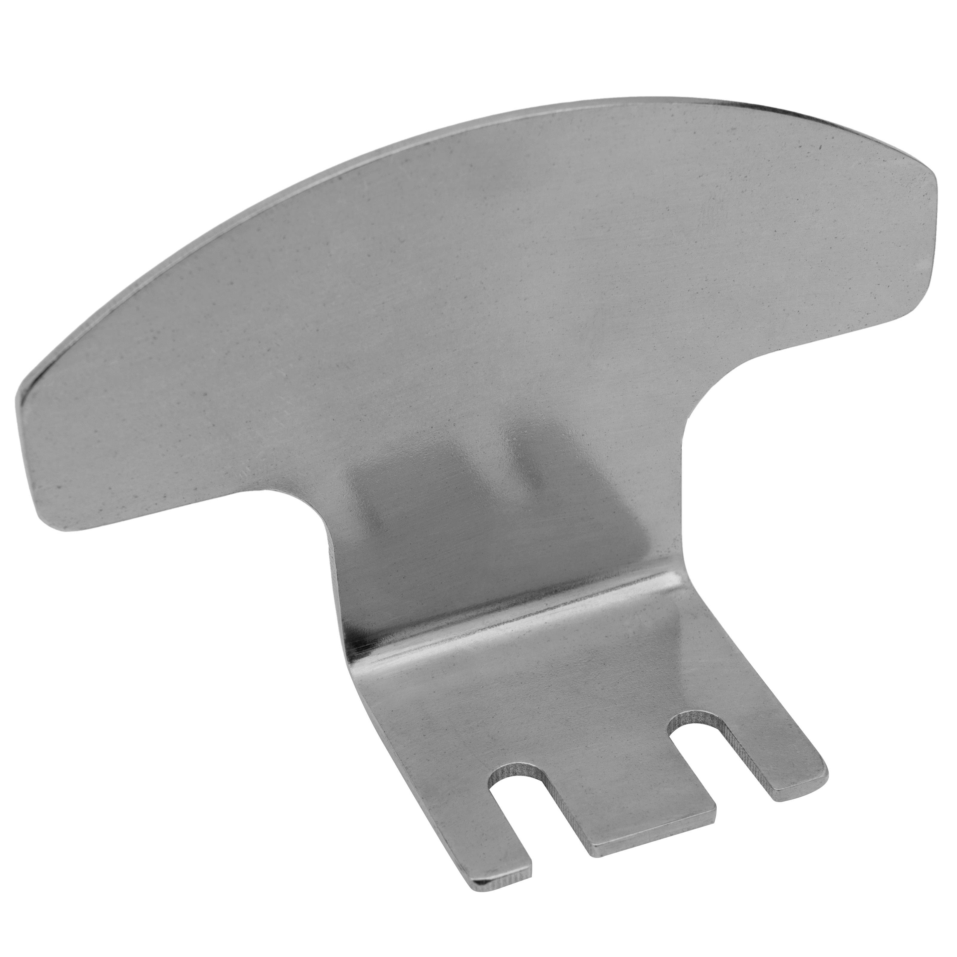 Testa di utensile piatto a forma di T in metallo con due punte alla base, mostrata su uno sfondo bianco uniforme.