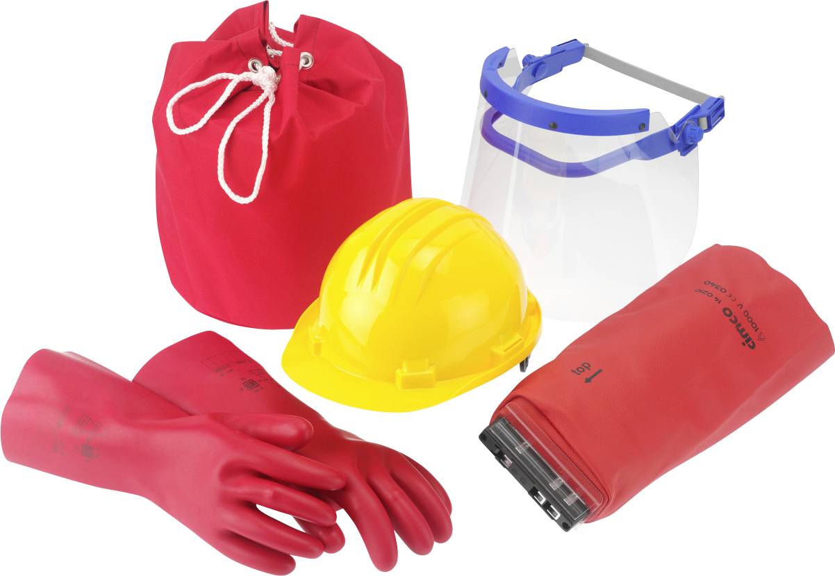 Equipaggiamento di sicurezza assortito su sfondo bianco: guanti rossi e borsa, casco giallo e visiera protettiva trasparente.