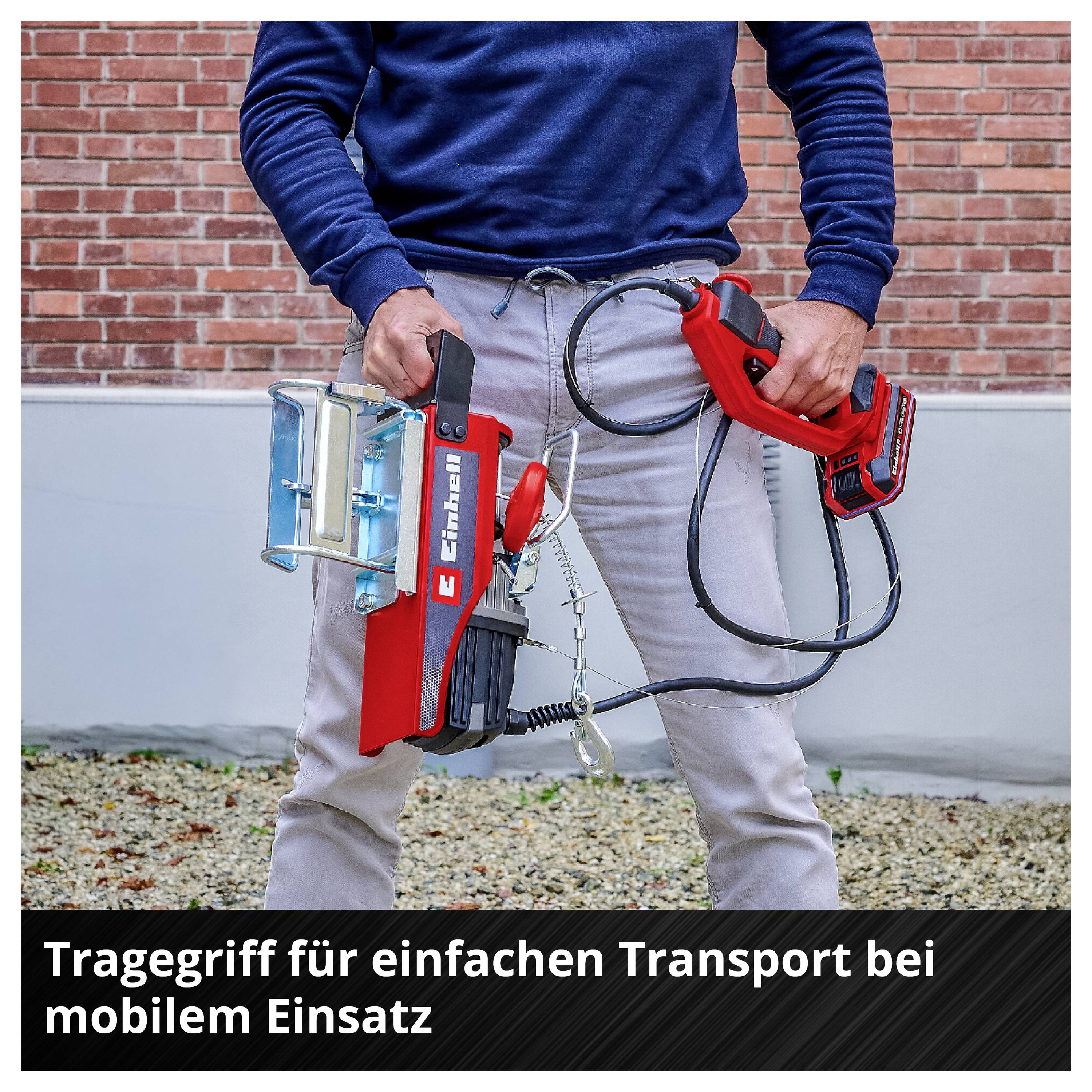 Una persona tiene un asa de transporte roja con dispositivo y cables; Pie de foto: 'Asa de transporte para un transporte fácil en aplicaciones móviles'