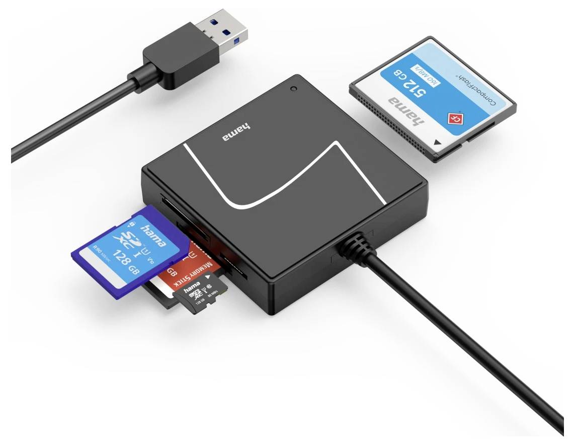 Lettore di schede USB compatto con hub contenente più schede di memoria inserite e una scheda SD mostrata nelle vicinanze, che illustra l'accesso multi-formato alle schede.