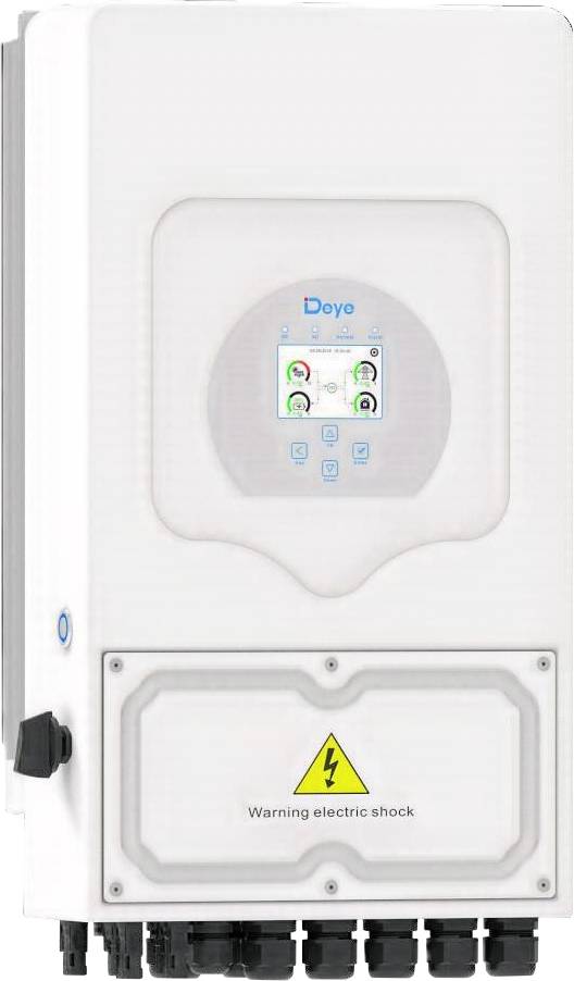 Inverter solare da parete Deye bianco con piccolo display e etichetta di avvertimento per scossa elettrica.