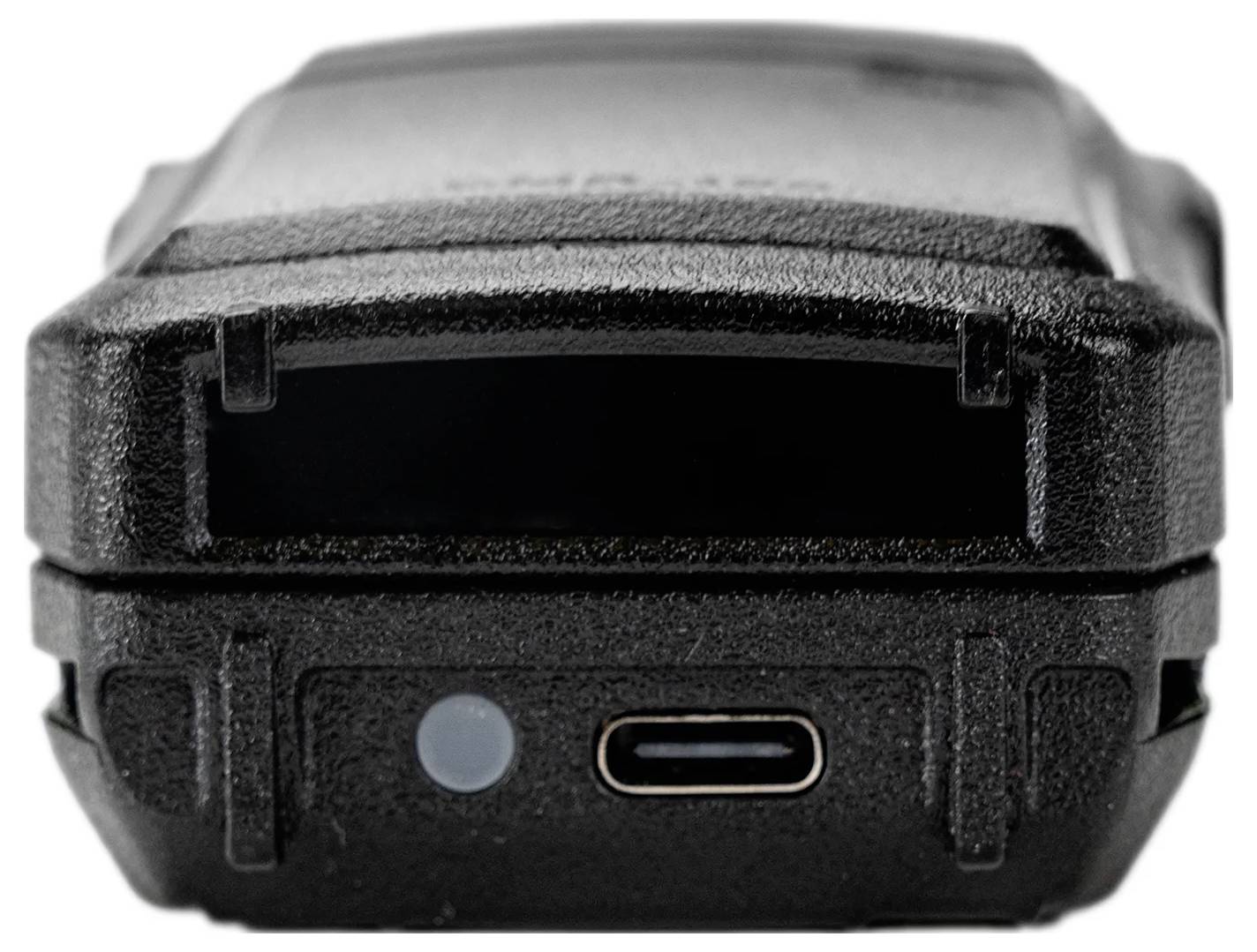 Una radio ricetrasmittente portatile nera con antenna lunga, contrassegnata da 'Albrecht' e 'DMR-100'.