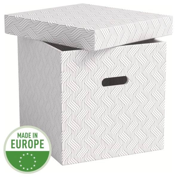 Scatola di stoccaggio bianca decorata con coperchio e manico di trasporto, con etichetta "Made in Europe" nell'angolo.
