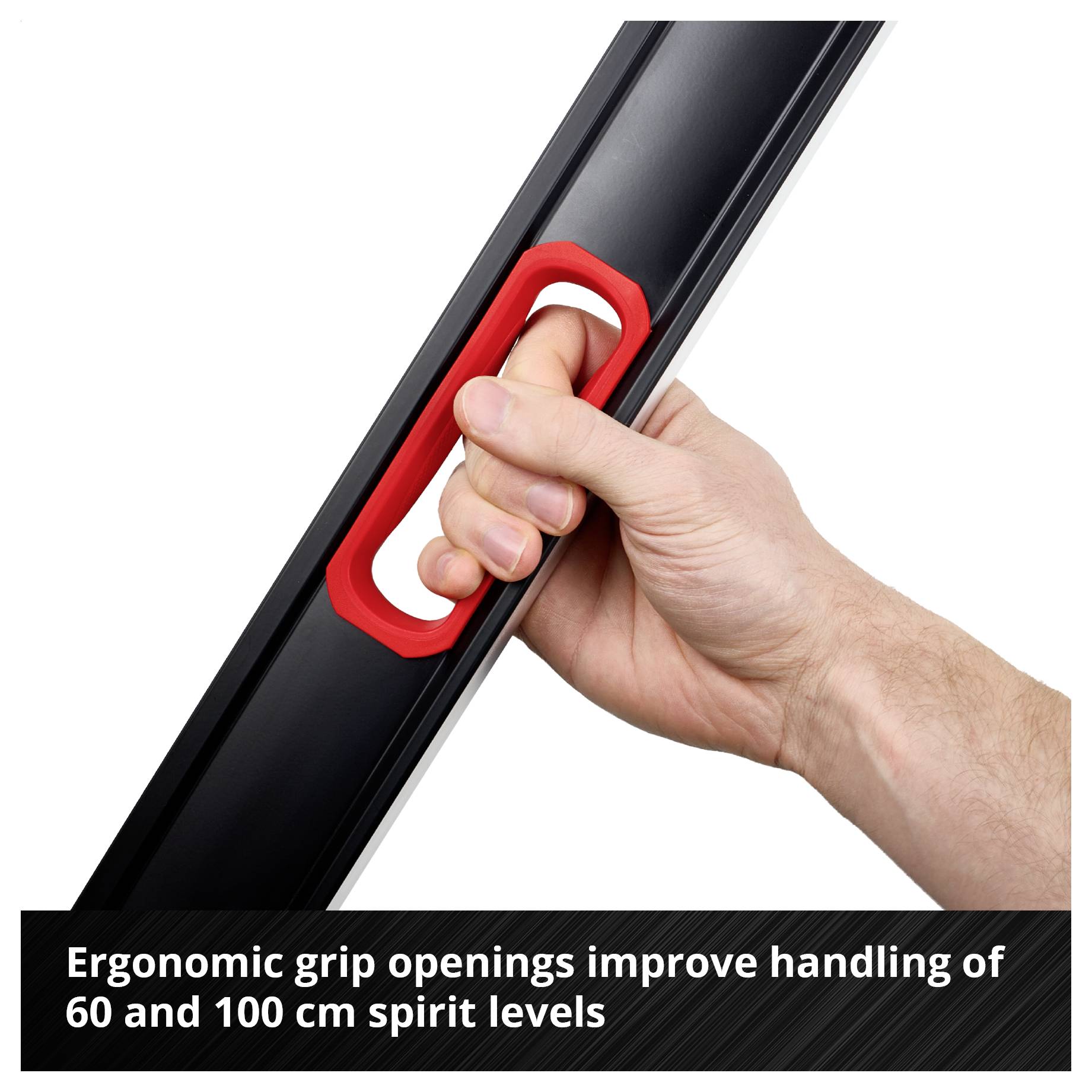 Una mano afferra una maniglia nera di livella con inserto rosso; testo esplicativo: "Le impugnature ergonomiche facilitano la manipolazione di livelle di 60 e 100 cm".