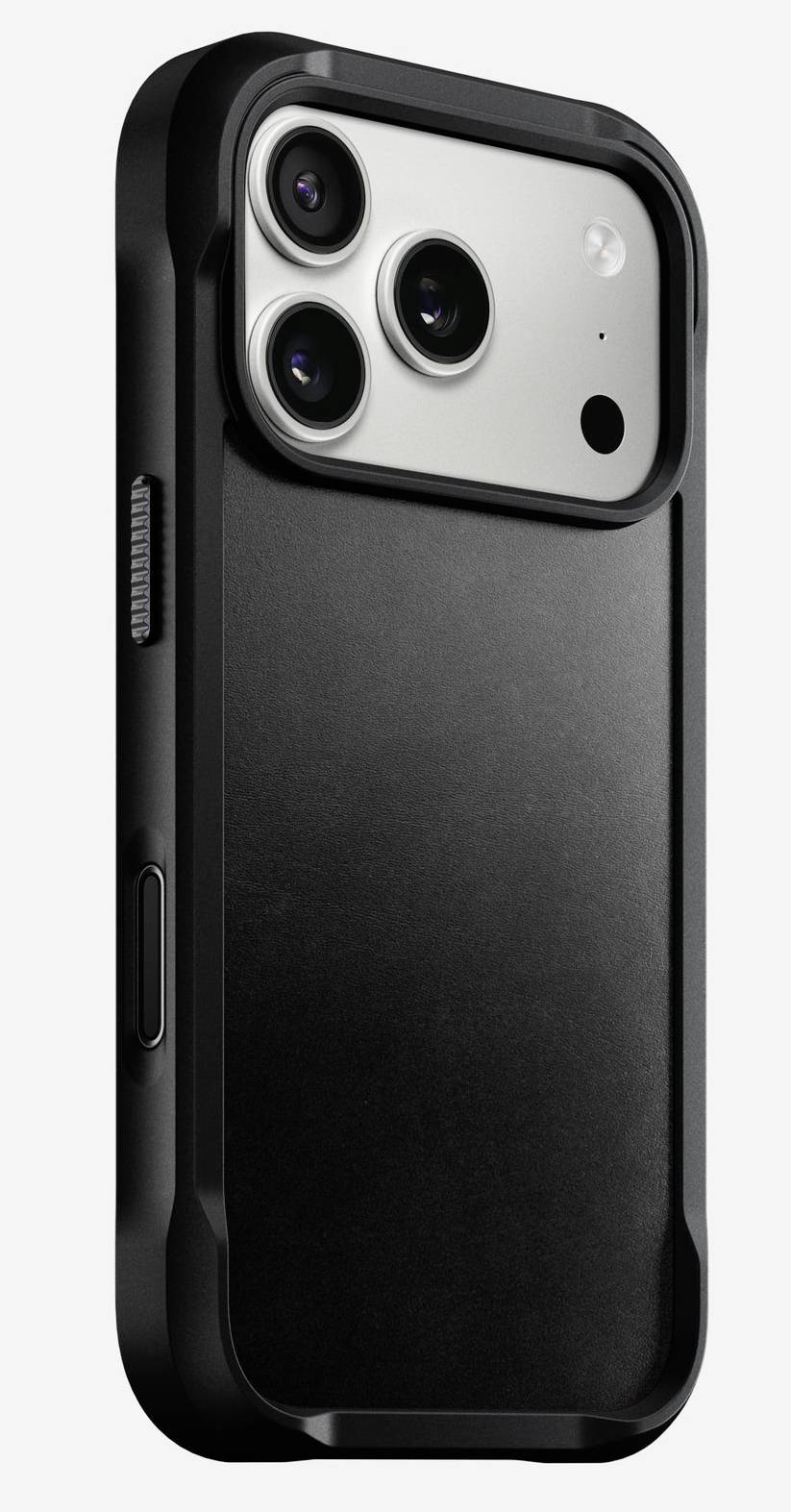 Custodia per smartphone nera con ritaglio della fotocamera rialzato e retro texturizzato, mostrata da dietro in angolazione.