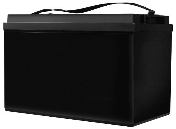 Pacco batteria rettangolare nero con maniglia superiore su sfondo bianco.