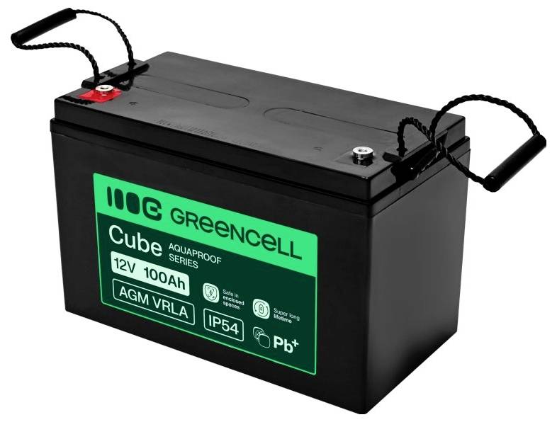 Una batteria AGM VRLA Greencell Cube 12V 100Ah nera con maniglie di trasporto ed etichetta verde, mostrata su uno sfondo bianco.
