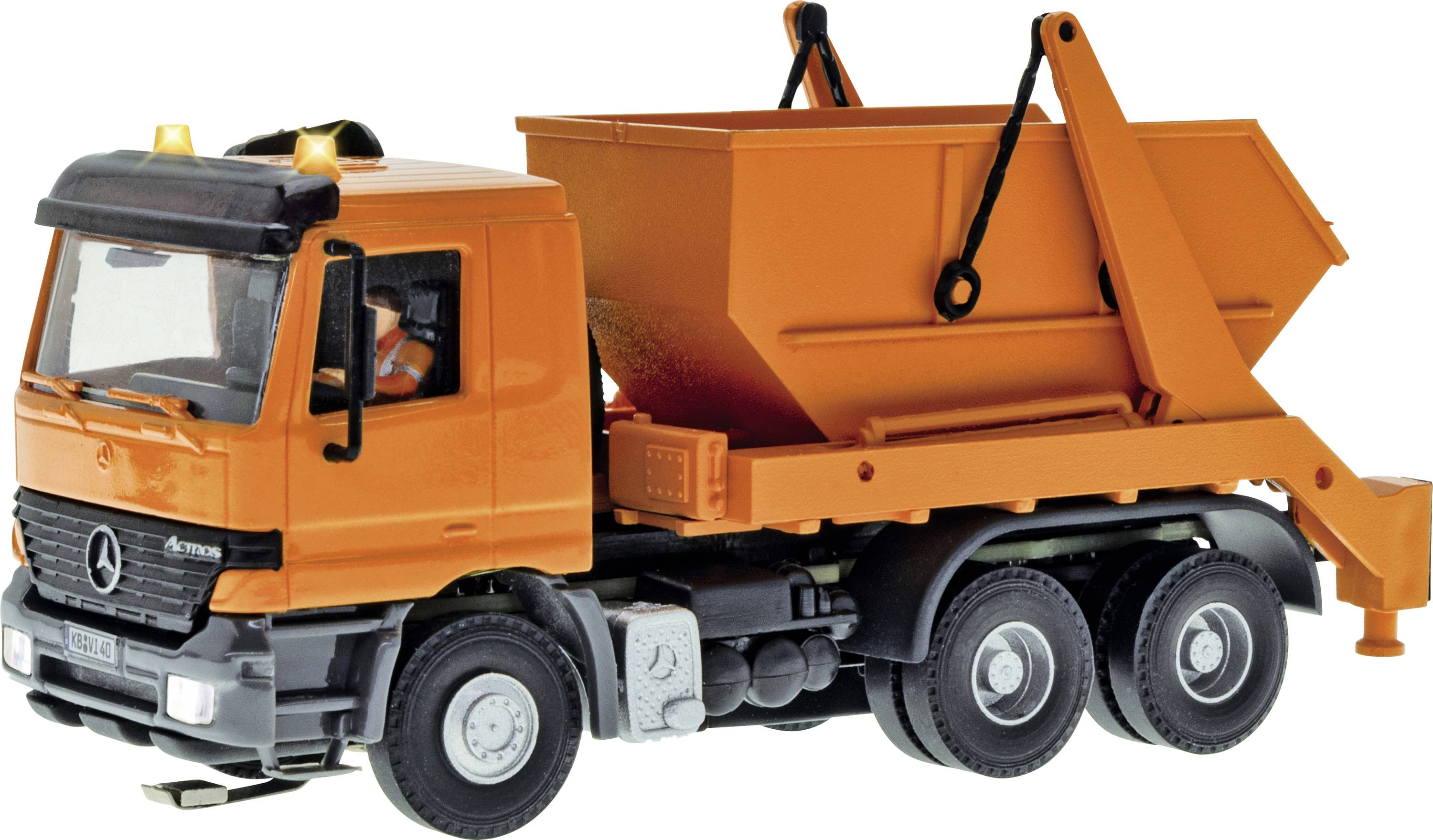 Modello di camion ribaltabile Mercedes-Benz Actros arancione su sfondo bianco, mostrato in vista laterale con cassone sollevato e ruote nere.