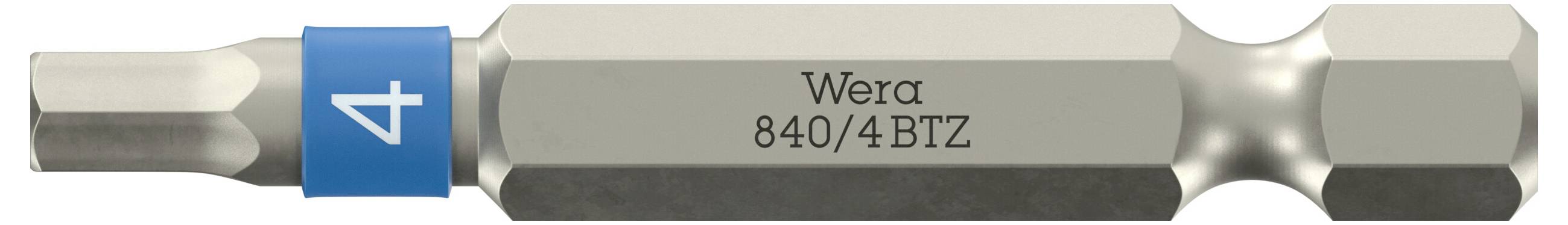 Primo piano di un bit Wera 840/4 BTZ contrassegnato con una banda blu e un "4" bianco, mostrato orizzontalmente su uno sfondo bianco.