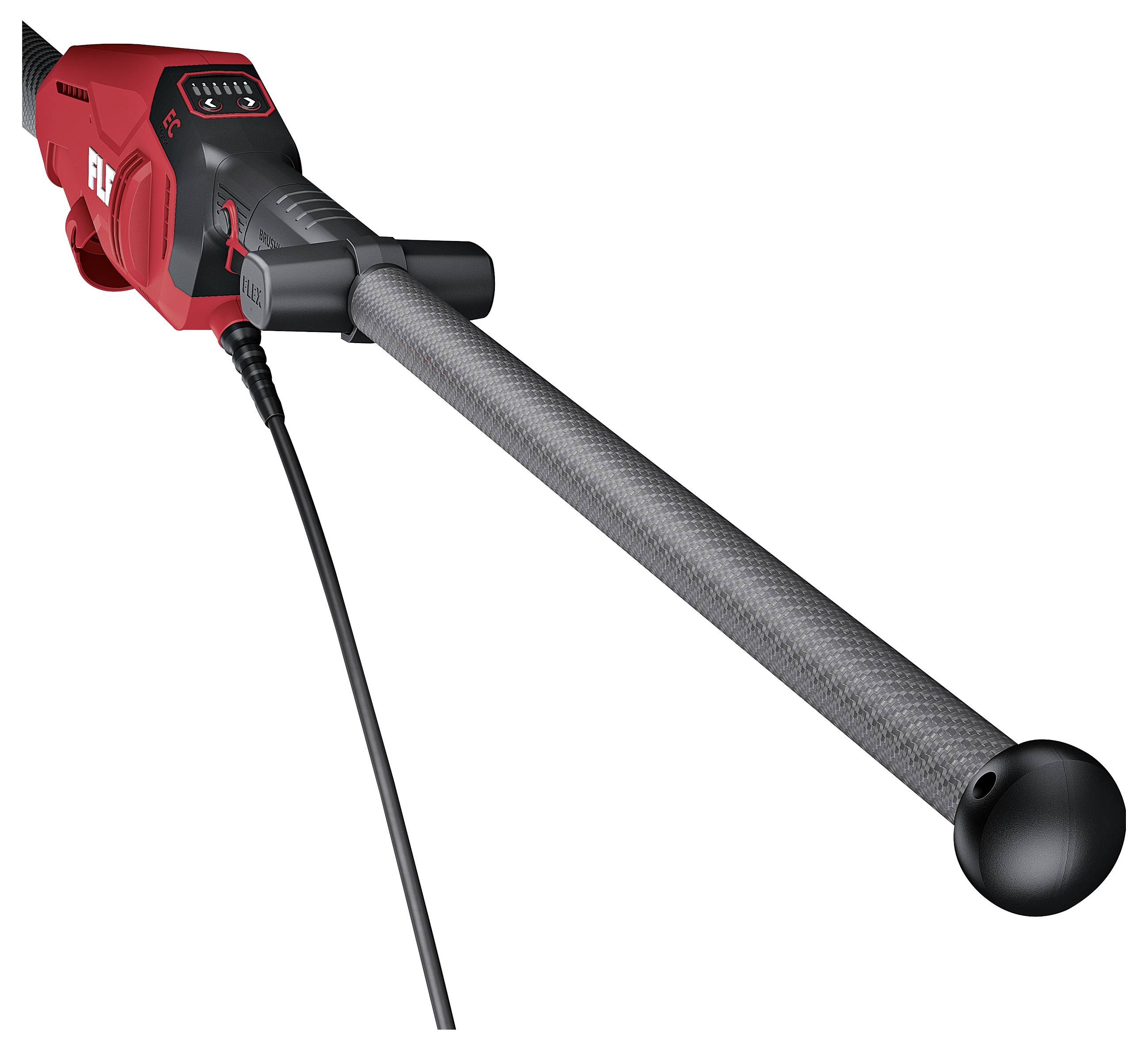 Utensile elettrico senza fili di colore rosso con manico texturizzato lungo e cavo collegato, mostrato isolato su sfondo bianco.