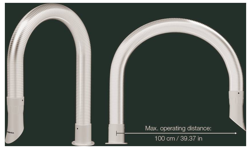 Due flexible condotti beige mostrati in posizione verticale su uno sfondo verde scuro; il condotto di destra è etichettato 'Distanza operativa massima: 100 cm / 39,37 in' con una freccia.
