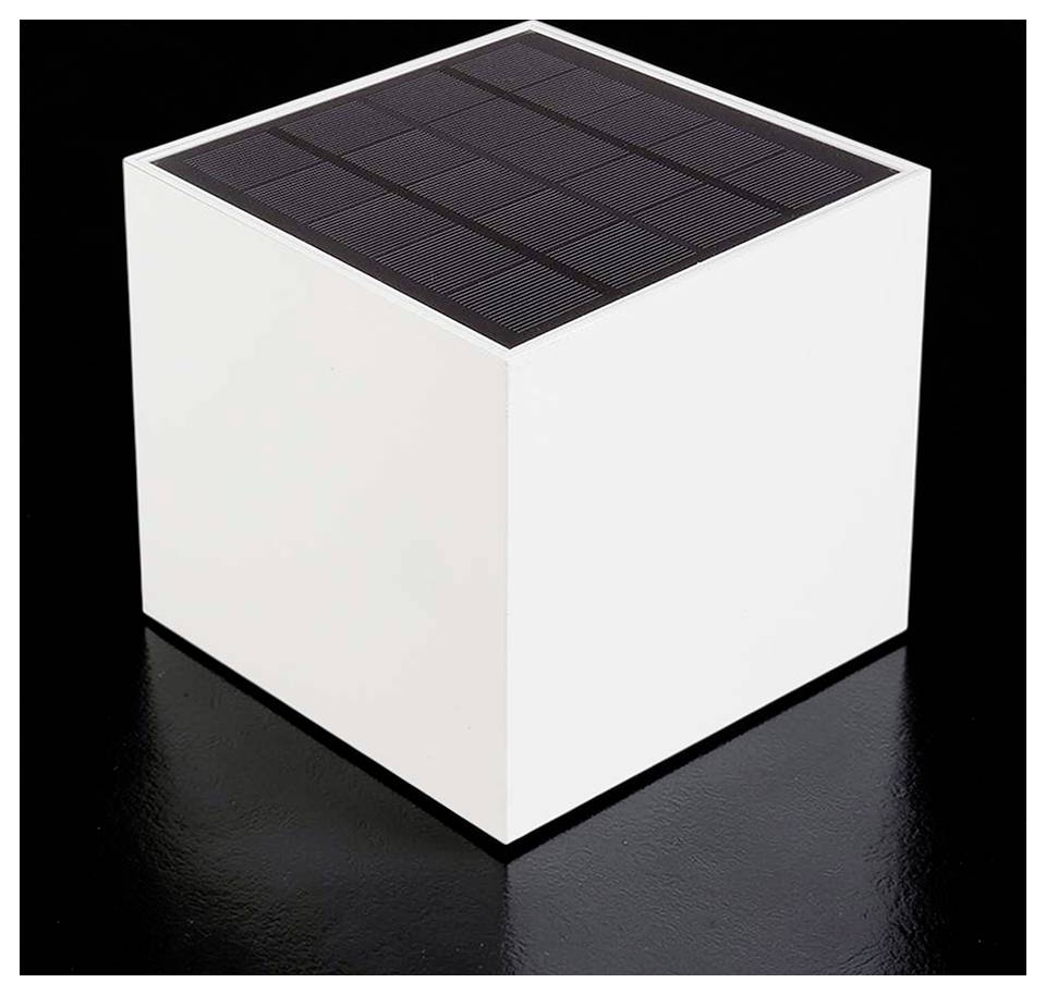 Cubo bianco con un top scuro simile a un pannello solare su sfondo nero.