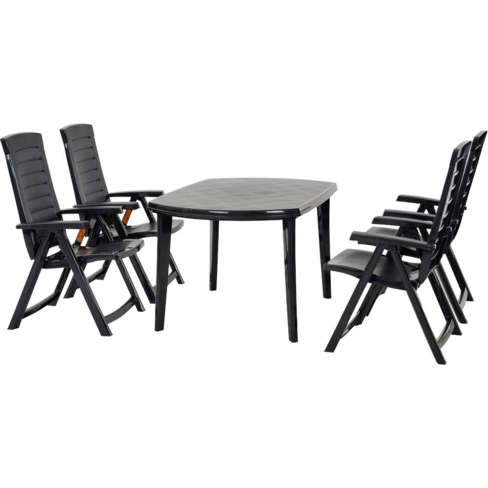 Set da pranzo per patio nero con tavolo rettangolare e sei sedie pieghevoli abbinate su sfondo bianco.