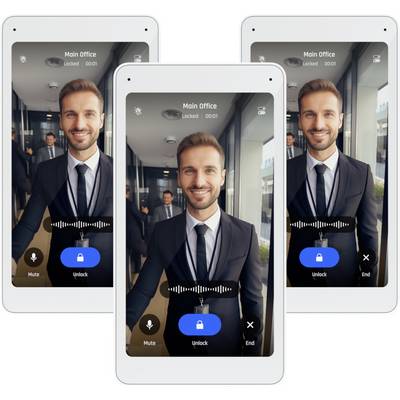 Tre tablet mostrano una videocall del videocitofono verso l'"Ufficio Principale" con un uomo sorridente all'ingresso dell'ufficio e i controlli "Sblocca" e "Muto/Termina".