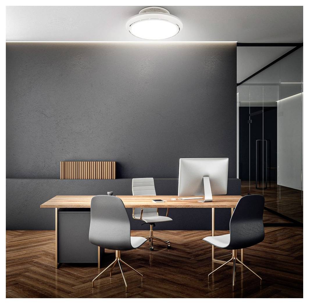 Ufficio minimalista moderno con scrivania in legno, tre sedie e computer contro una parete grigio scuro e una partizione in vetro.