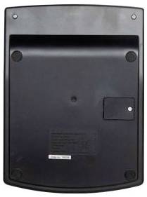 Retro di un dispositivo elettronico nero con viti di montaggio, angoli arrotondati, etichetta centrale e un piccolo sportello del vano batteria sulla destra.