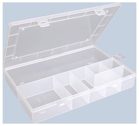 Scatola organizzatore di plastica trasparente con coperchio incernierato e più scompartimenti su uno sfondo blu.
