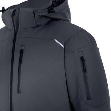 Primo piano di una giacca grigio scuro con cappuccio con tasche petto e maniche con cerniera e un piccolo dettaglio riflettente sulla spalla.