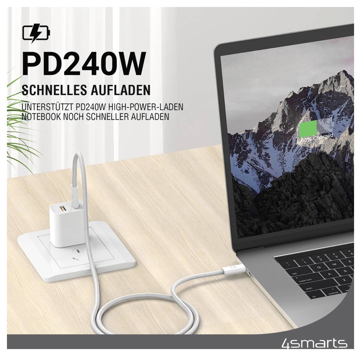 Grafica promozionale per un caricabatterie 4smarts PD240W che mostra un laptop collegato tramite USB-C su una scrivania, con testo in italiano che promuove la ricarica veloce: 'PD240W Ricarica più veloce'.